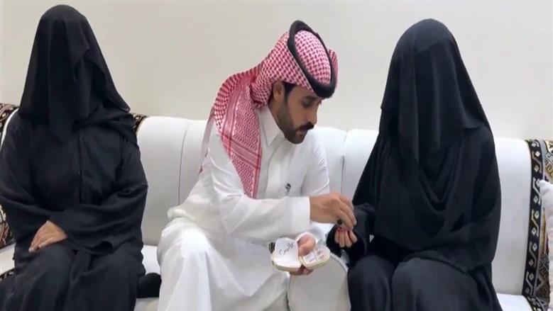 زوج سيدة أهدت ضرتها «فص كبد» لإنقاذها يكشف مفاجأة: تبرعت لها بكليتي