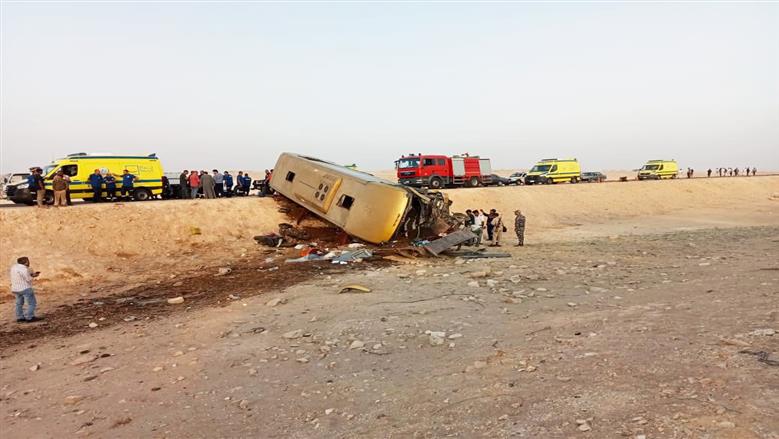 محافظ أسيوط يتابع الحالة الصحية لمصابي حادث انقلاب أتوبيس على الطريق الصحراوي 