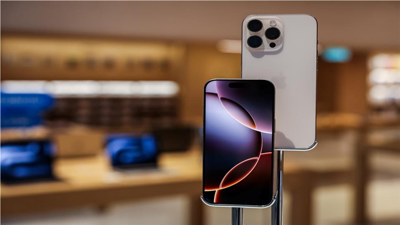 تسريبات جديدة تكشف عن تغييرات جذرية في تصميم iPhone 17 Pro Max.. ما شكله؟