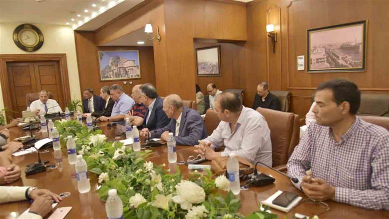 اجتماع محافظ بورسعيد مع المزارعبن