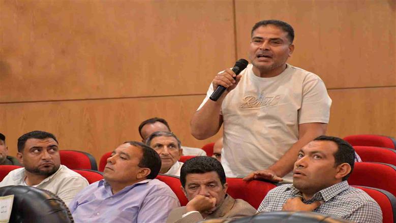 اجتماع محافظ بورسعيد مع المزارعبن