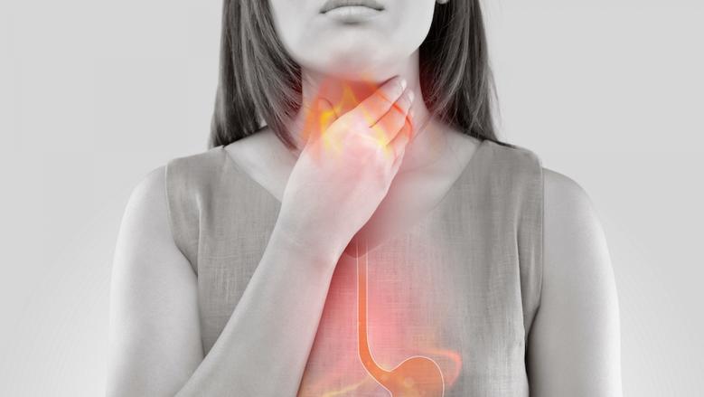 علاج حالات ارتجاع المريء بطرق طبيعية.. أطعمة ومشروبات بسيطة