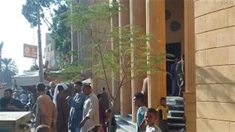 بداري أسيوط تتشح بالسواد أثناء دفن جثمان الطالبة سلمى إحدى ضحايا «أبو تلات»