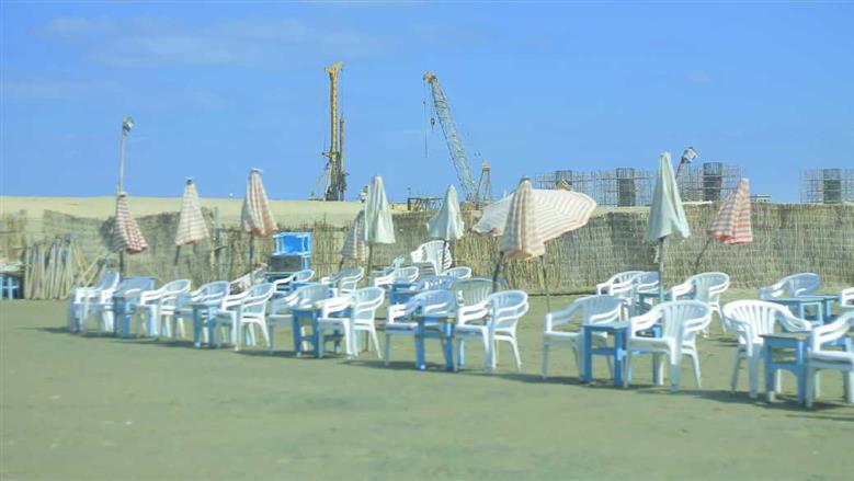 «ملتم أغسطس» يتسبب في إغلاق شواطئ الإسكندرية.. ارتفاع الأمواج يصل إلى 3 أمتار