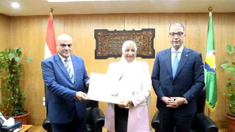 محافظ الفيوم يلتقي رئيس هيئة محو الأمية وتعليم الكبار