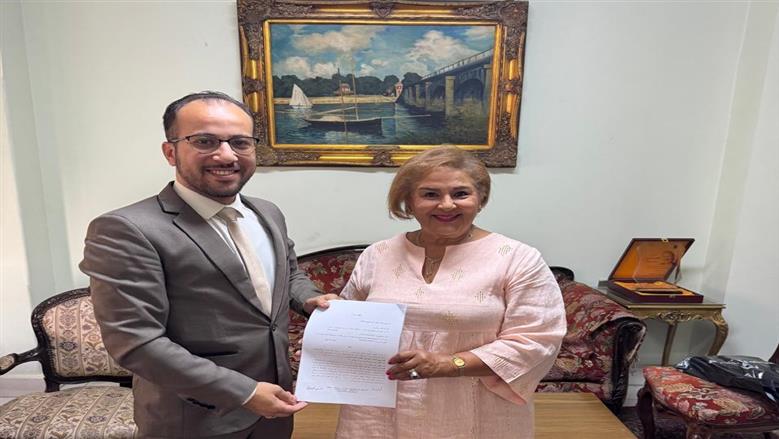 حسين البدوي يوقع عقد إصدار كتابه الأول