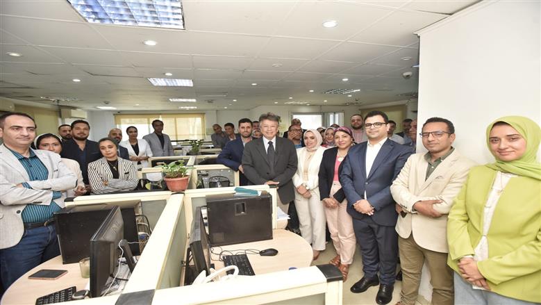 طارق نور رئيس مجلس إدارة الشركة المتحدة للخدمات الإعلامية يزور مقر جريدة الوطن