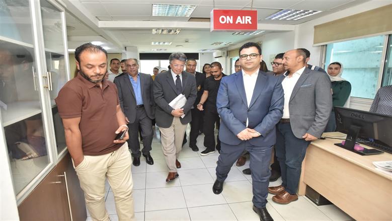 طارق نور رئيس مجلس إدارة الشركة المتحدة للخدمات الإعلامية يزور مقر جريدة الوطن