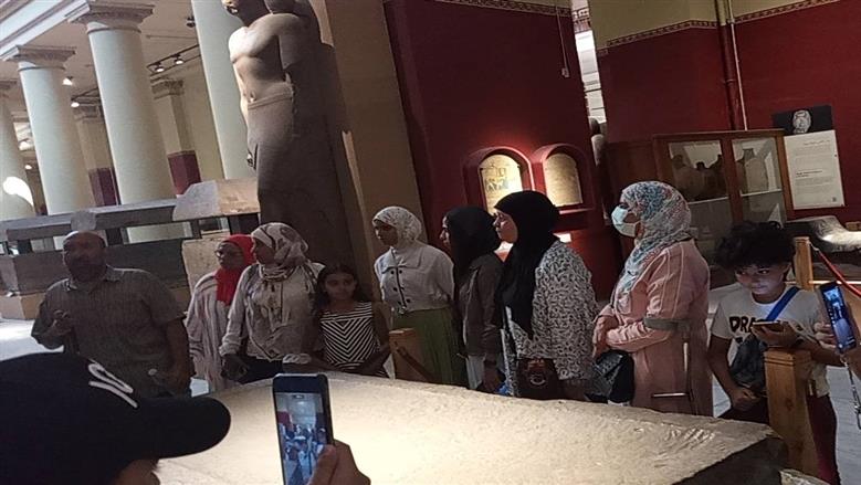 محاربات السرطان خلال زيارتهم للمتحف المصري بالتحرير