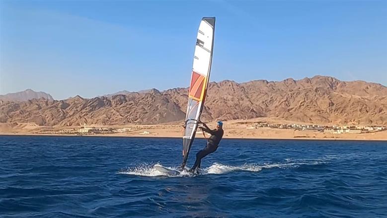 شاطئ اللاجونا بجنوب سيناء.. قبلة عشاق الطبيعة والرياضة المائية