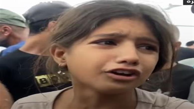 طفلة فلسطينية تبكي بحرقة بعد استشهاد شقيقها في قصف إسرائيلي: «صحوا أخي»