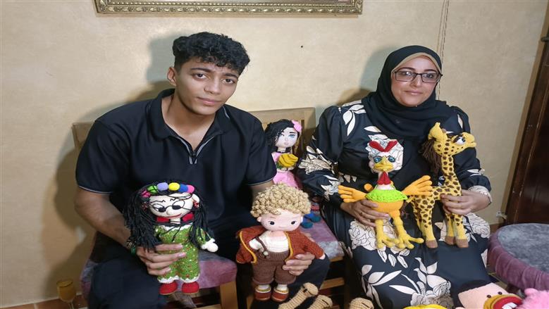 صانعة دمى الأطفال في البحيرة ونجلها
