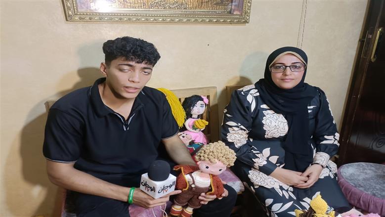 صانعة دمى الأطفال في البحيرة ونجلها