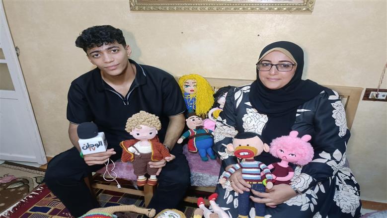 صانعة دمى الأطفال في البحيرة ونجلها