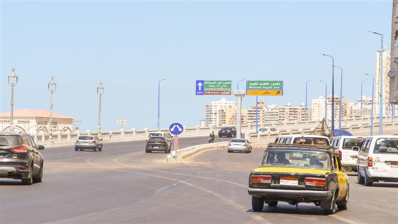 محافظ الإسكندرية يتفقد كوبري محمد نجيب 