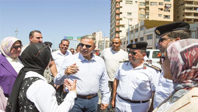 محافظ الإسكندرية يتفقد كوبري محمد نجيب 