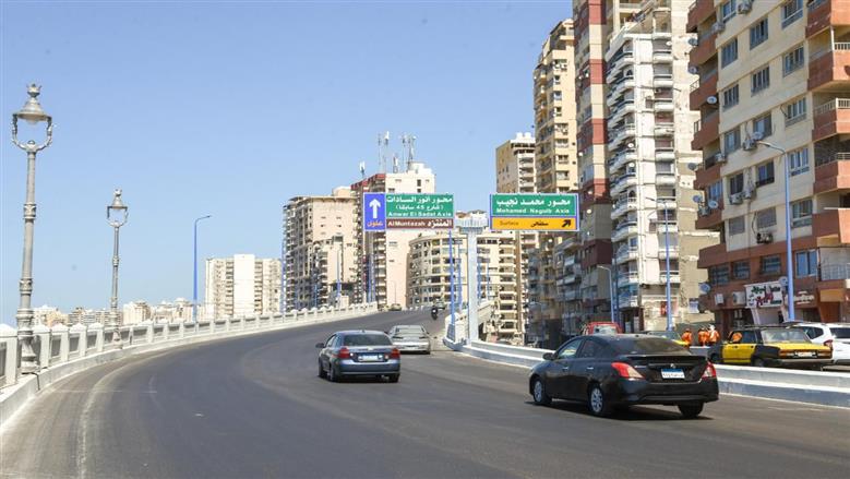 محافظ الإسكندرية يتفقد كوبري محمد نجيب 