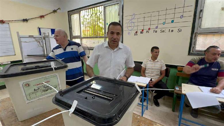 النائب احمد بدوي يدلي بصوته