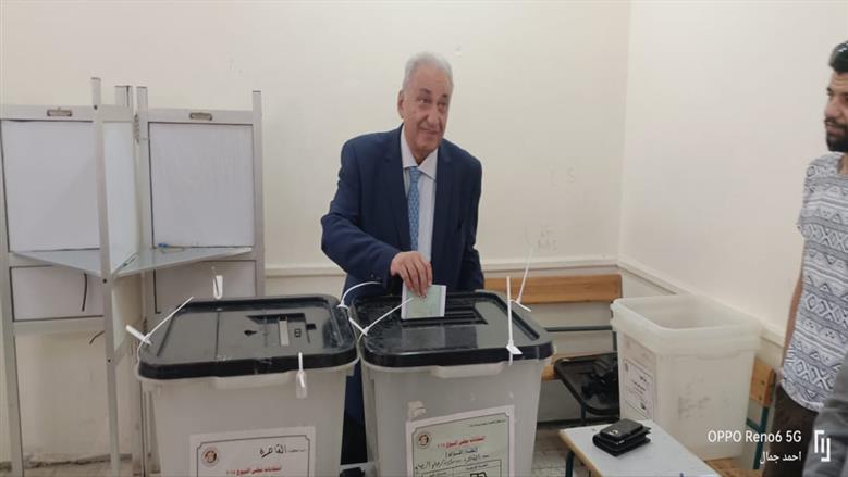 أمين عام حزب الجبهة يدلي بصوته في انتخابات الشيوخ.. ويؤكد: صوتك خنجر في صدر الجماعات الإرهابية