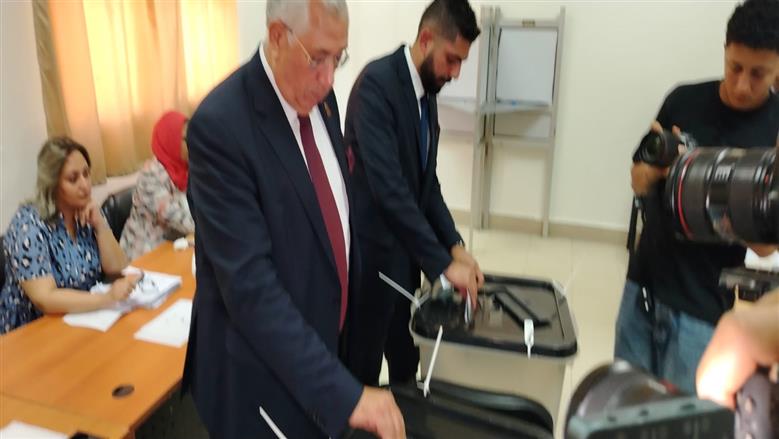 أمين عام حزب الجبهة يدلي بصوته في انتخابات الشيوخ.. ويؤكد: صوتك خنجر في صدر الجماعات الإرهابية