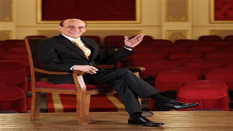 «بابا ونيس».. شخصيات لا تُنسى لـ«أستاذ المسرح» محمد صبحي