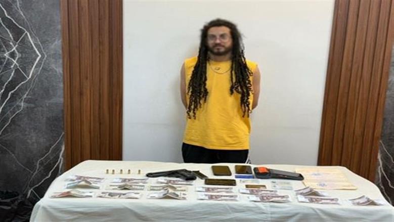 ضبط صانع محتوى لنشره مقاطع فيديو تتضمن اعتداء على القيم الأسرية وحيازته سلاح ومخدرات