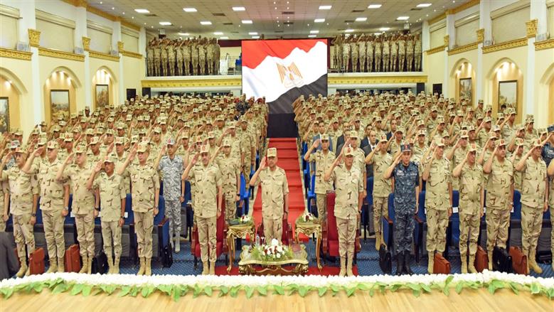 وزير الدفاع يلتقي عددا من مقاتلي المنطقة الجنوبية العسكرية
