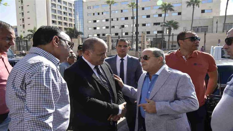 محافظ بورسعيد يتفقد استعدادات العام الدراسي الجديد