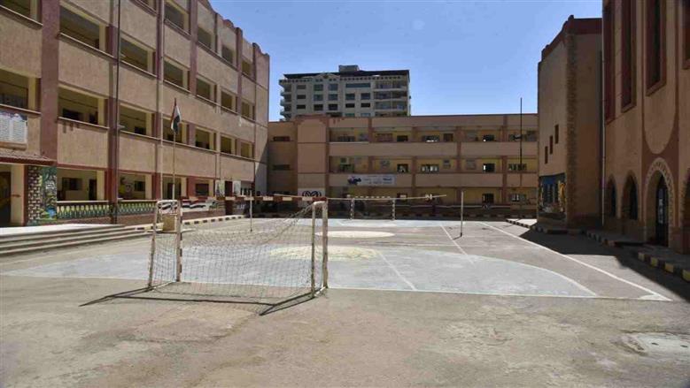 محافظ بورسعيد يتفقد استعدادات العام الدراسي الجديد