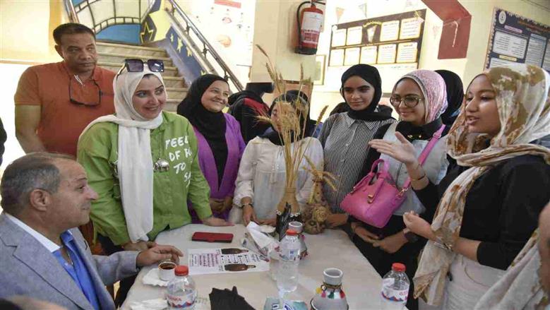 محافظ بورسعيد فى دورة المناهج المطورة