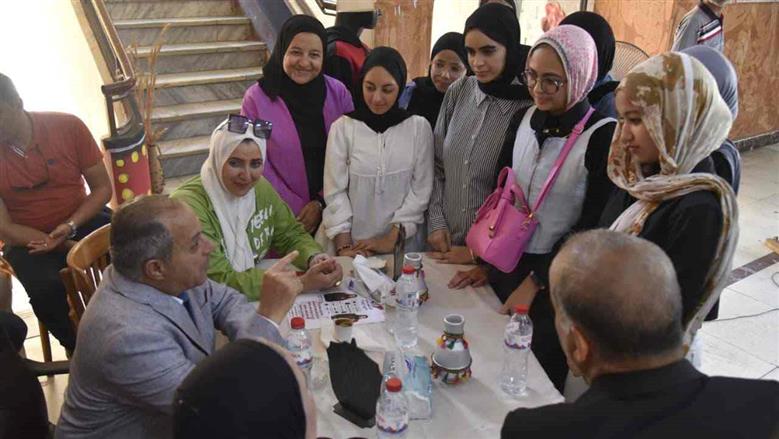 محافظ بورسعيد فى دورة المناهج المطورة