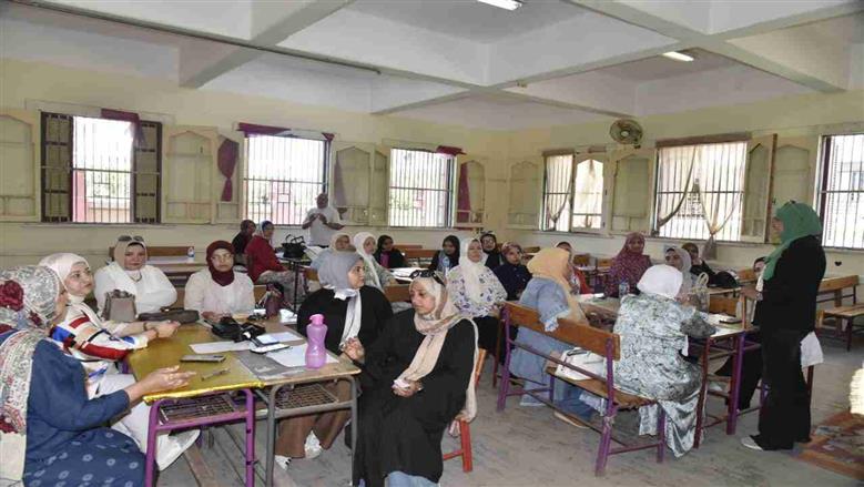 «التعليم» تحدد الأجزاء المحذوفة من الفيزياء والكيمياء لطلاب الثانوية العامة المدمجين