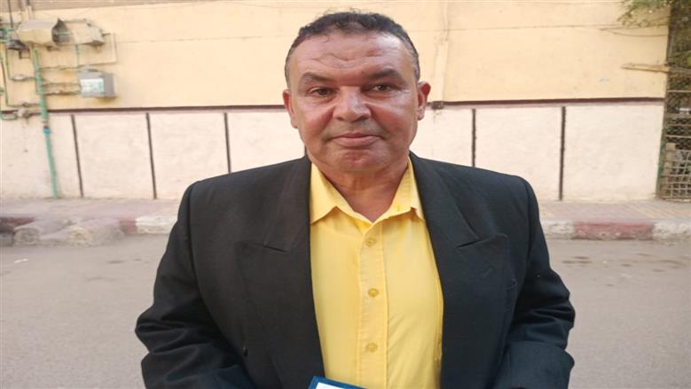 عامل نظافة يحصل على الماجستير في البحيرة