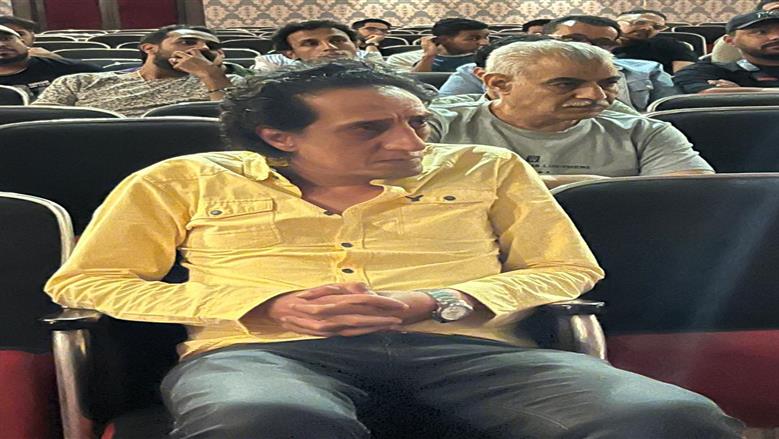أشرف زكي في لقاء مؤثر مع الفرق المستقلة