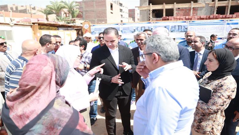نائب وزير الصحة يتفقد مستشفى أبنوب المركزي والمبرة للتأمين الصحي بأسيوط