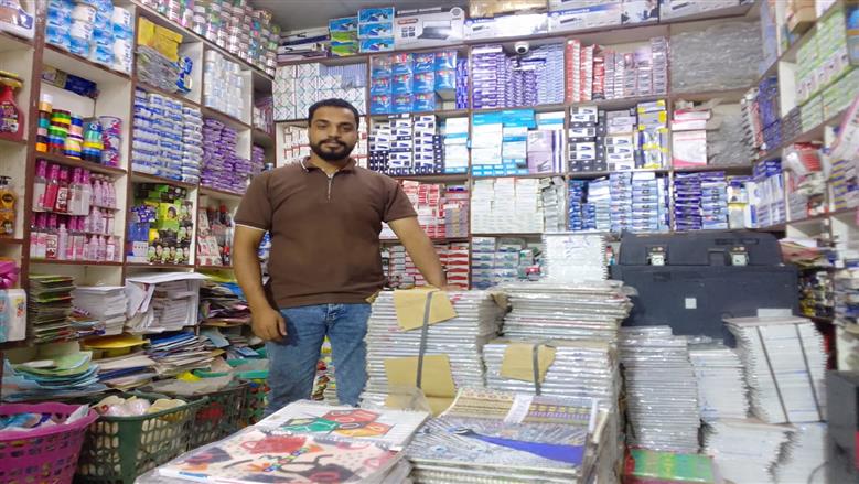معارض الأدوات المدرسية تغزو أسواق أسيوط استعدادا للعام الدراسي