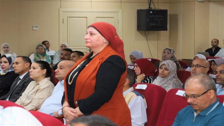 اجتماع محافظ السويس 