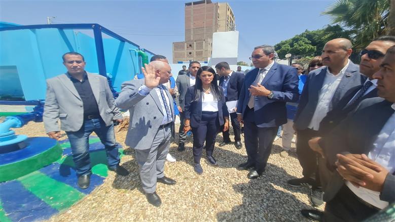 محافظ قنا