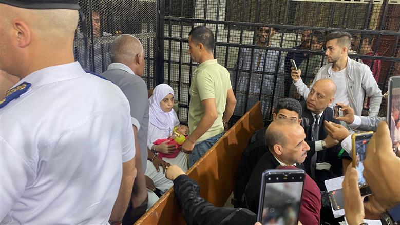 عاجل| المشاهد الأولى بقضية مقتل رجل وأطفاله الـ6 في قرية دلجا بالمنيا.. ظهور مفاجئ للمتهمة