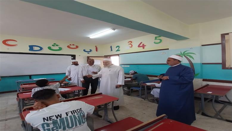 خلال انعقد اختبارات القبول لمعاهد القراءات في مطروح ومتابعة رئيس المنطقة الأزهرية للجان