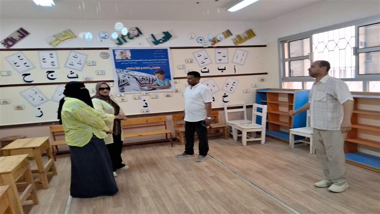 خلال متابعة وكيل وزارة التربية والتعليم بمطروح ووكيل الإدارة مطروح التعليمية مدرسة طارق بن زياد استعدادا للعام الدراسي الجديد