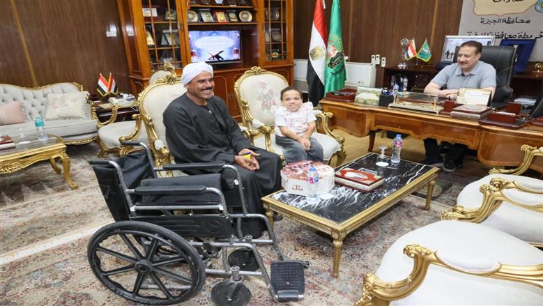 محافظ المنوفية يوجه بتوفير كرسي متحرك لطفلة من ذوي الهمم