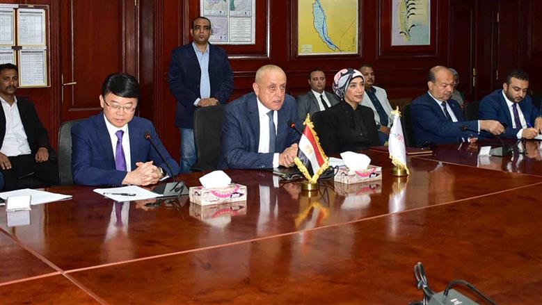 محافظ الأقصر يستقبل نائب عمدة مقاطعة جيانغشى الصينية