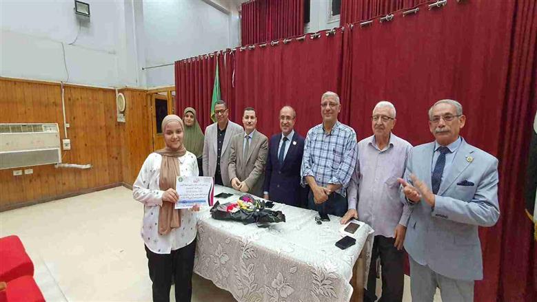 تكريم أوائل الشهادة الإعدادية
