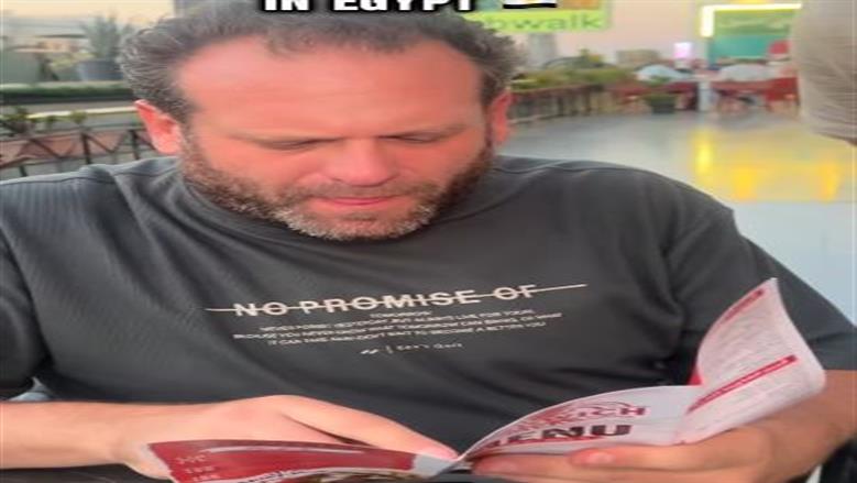 بسبب فلسطين.. بلوجر أمريكي يوثق لحظة التزام عامل مصري بدعم المنتجات المحلية