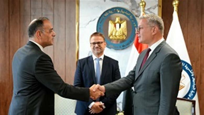 وزير البترول يبحث مع «توتال إنرجيز» تعزيز منظومة النقل الآمن للمنتجات النفطية