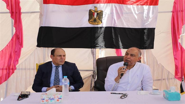 محافظ المنيا يوجه بصرف إعانات مالية لحالات إنسانية بمركز ملوي