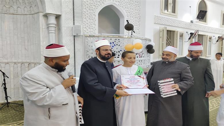 خلال حفل تكريم حفظة القرآن الكريم برعاية أوقاف مطروح بمسجد عباد الوهاب بمطروح