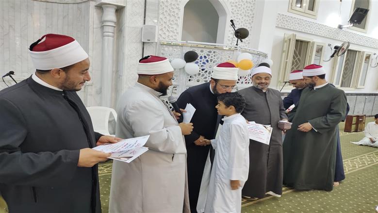 خلال حفل تكريم حفظة القرآن الكريم برعاية أوقاف مطروح بمسجد عباد الوهاب بمطروح