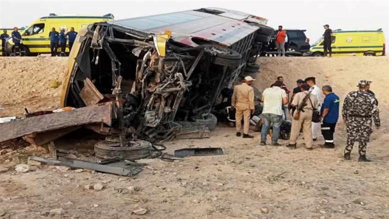 مصرع اثنين وإصابة 3 آخرين في حادث بطريق مرسى علم جنوب البحر الأحمر